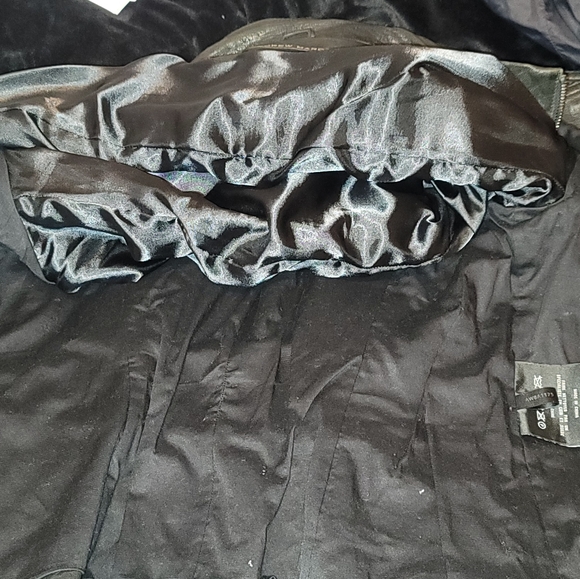 Andrew Marc black leather jacket, size Medium - Picture 9 of 11